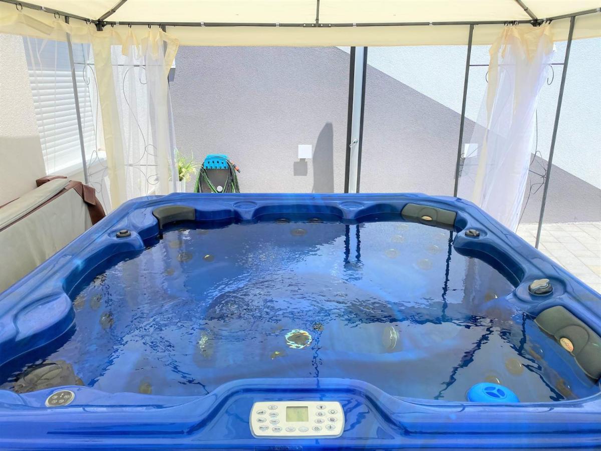 מאקרסקה Lux Apartment Sea Shell With Jacuzzi מראה חיצוני תמונה