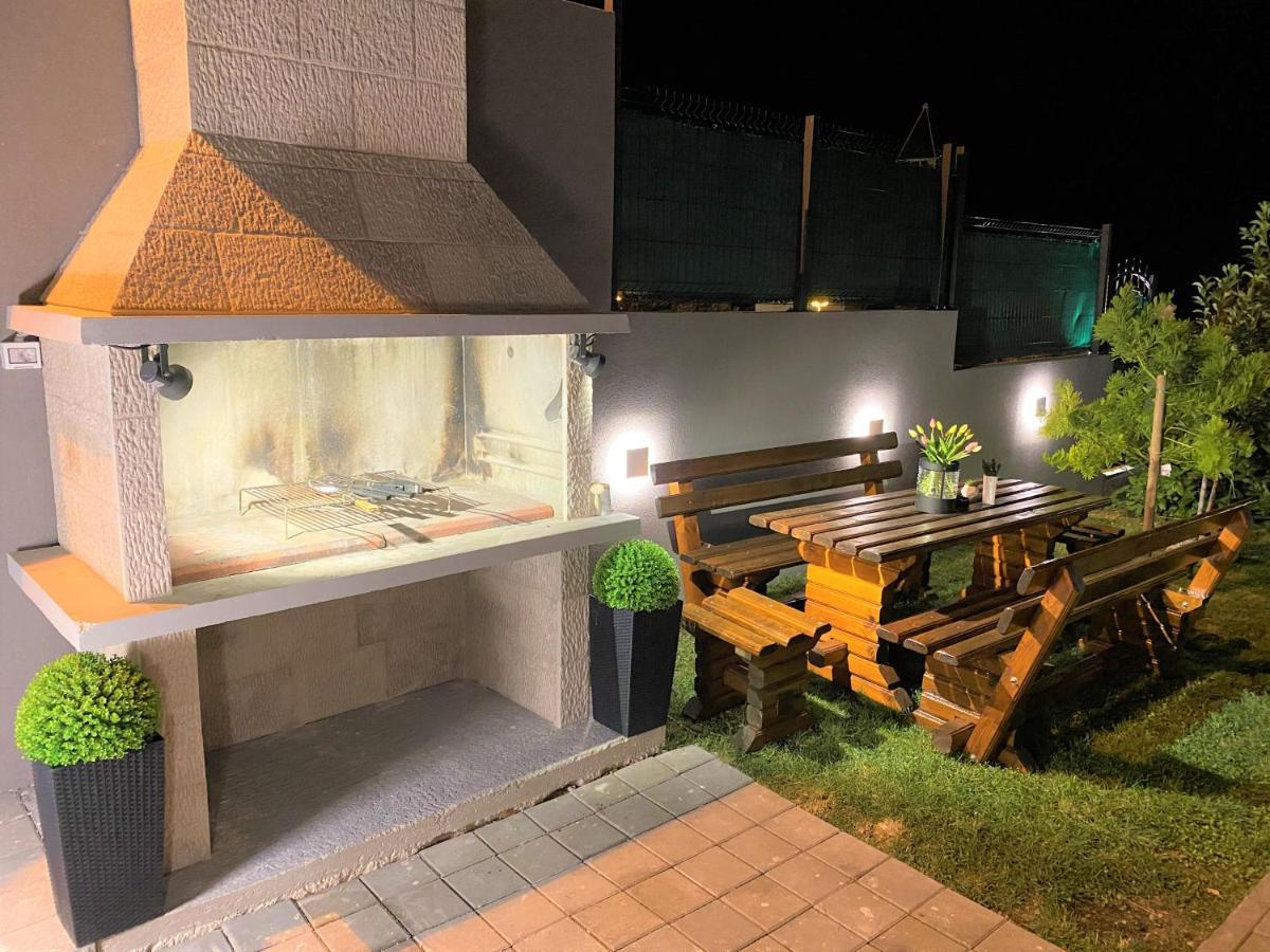 מאקרסקה Lux Apartment Sea Shell With Jacuzzi מראה חיצוני תמונה