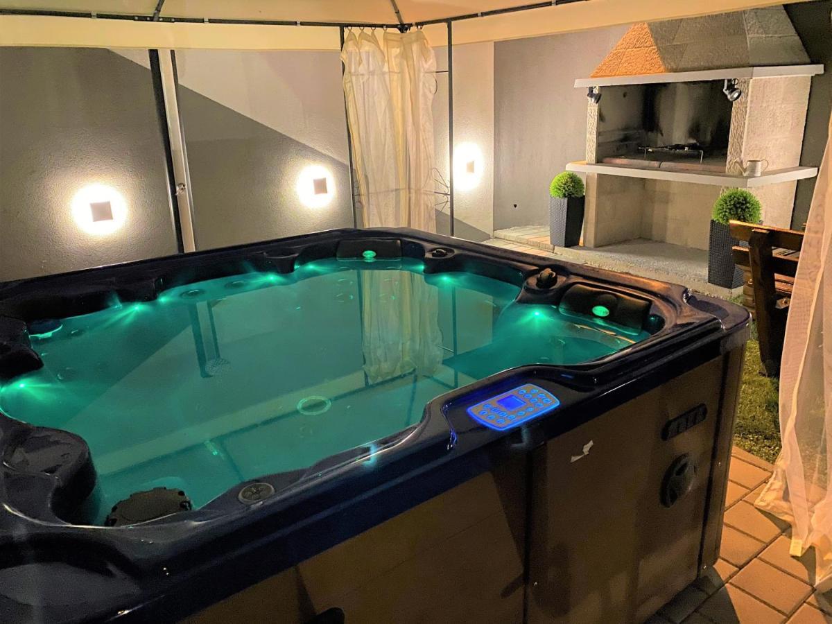 מאקרסקה Lux Apartment Sea Shell With Jacuzzi מראה חיצוני תמונה