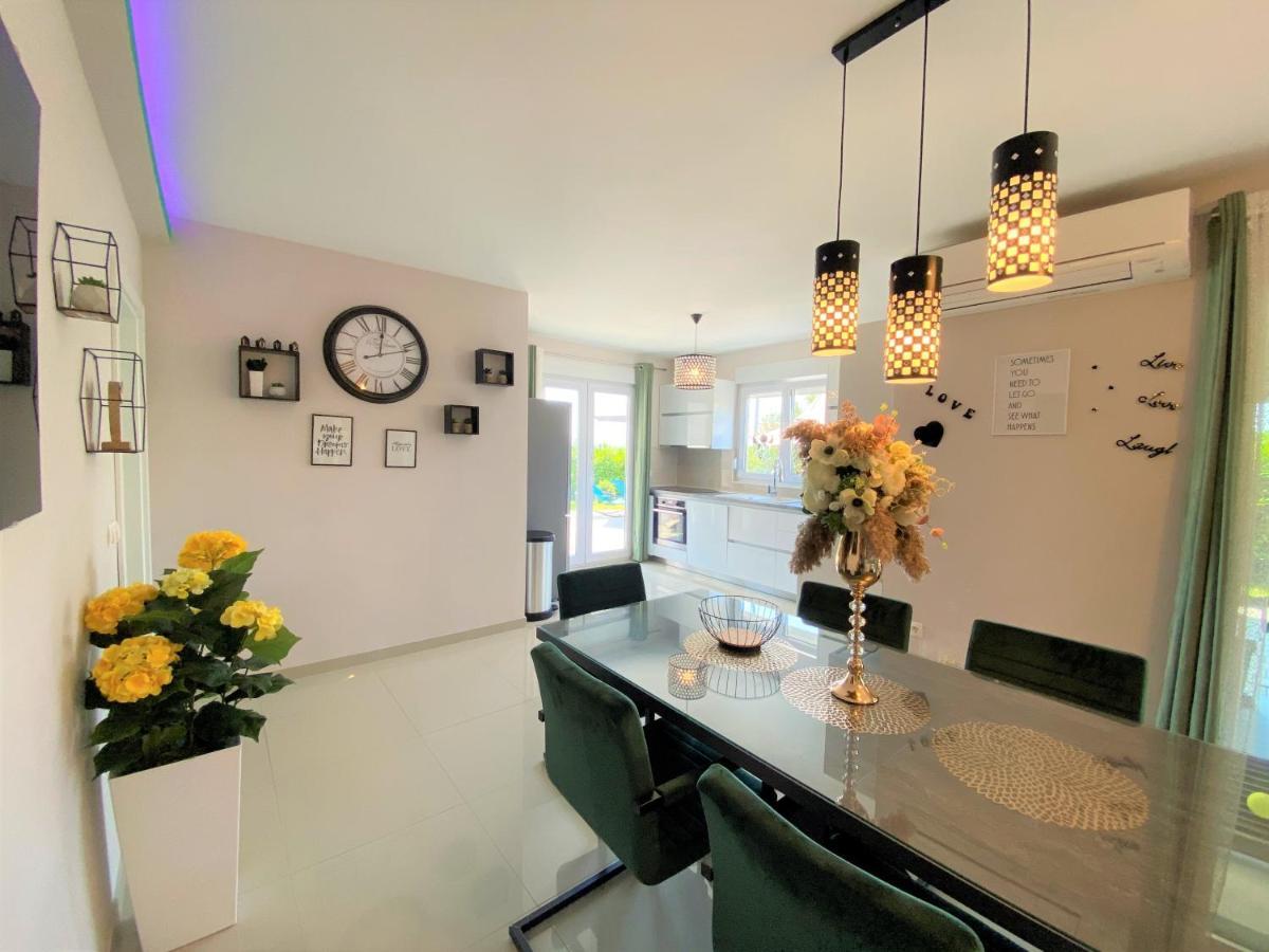 מאקרסקה Lux Apartment Sea Shell With Jacuzzi מראה חיצוני תמונה