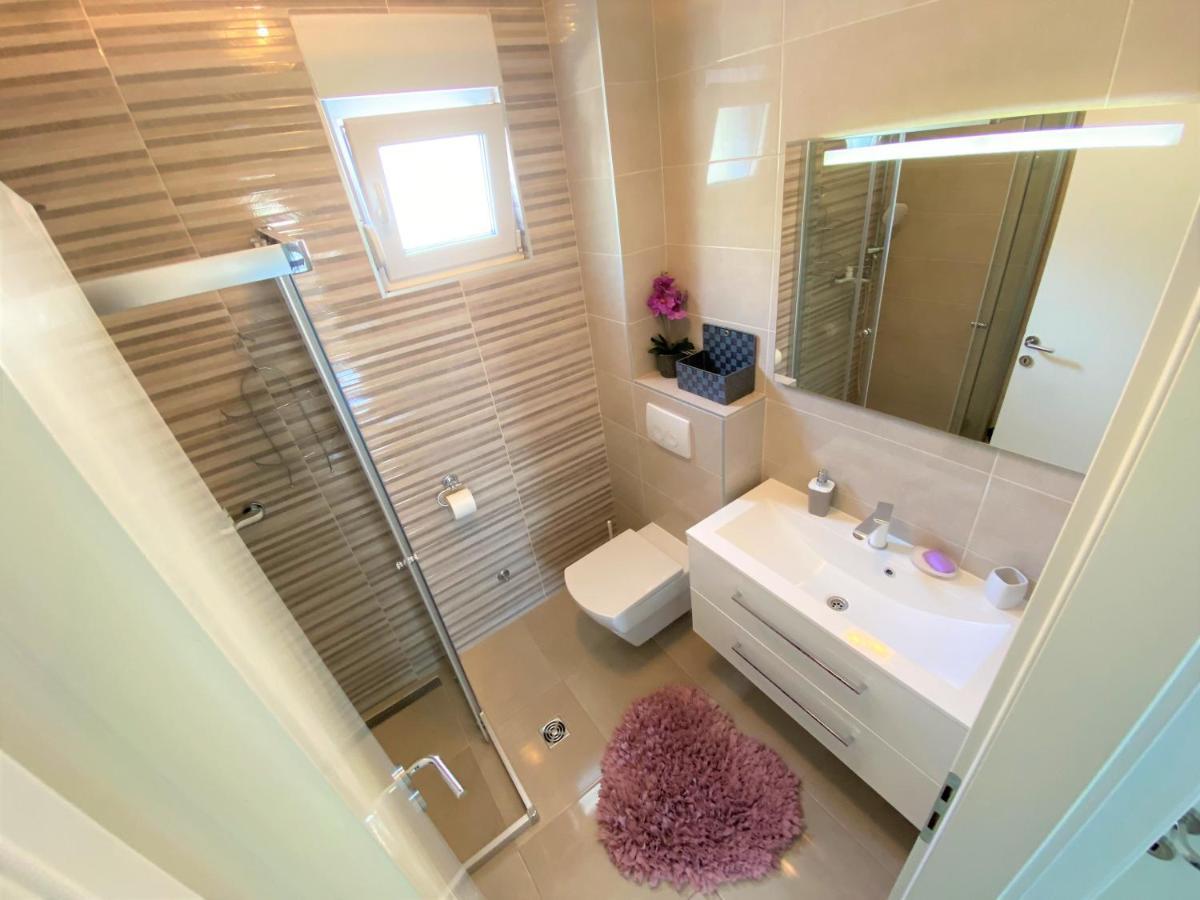 מאקרסקה Lux Apartment Sea Shell With Jacuzzi מראה חיצוני תמונה