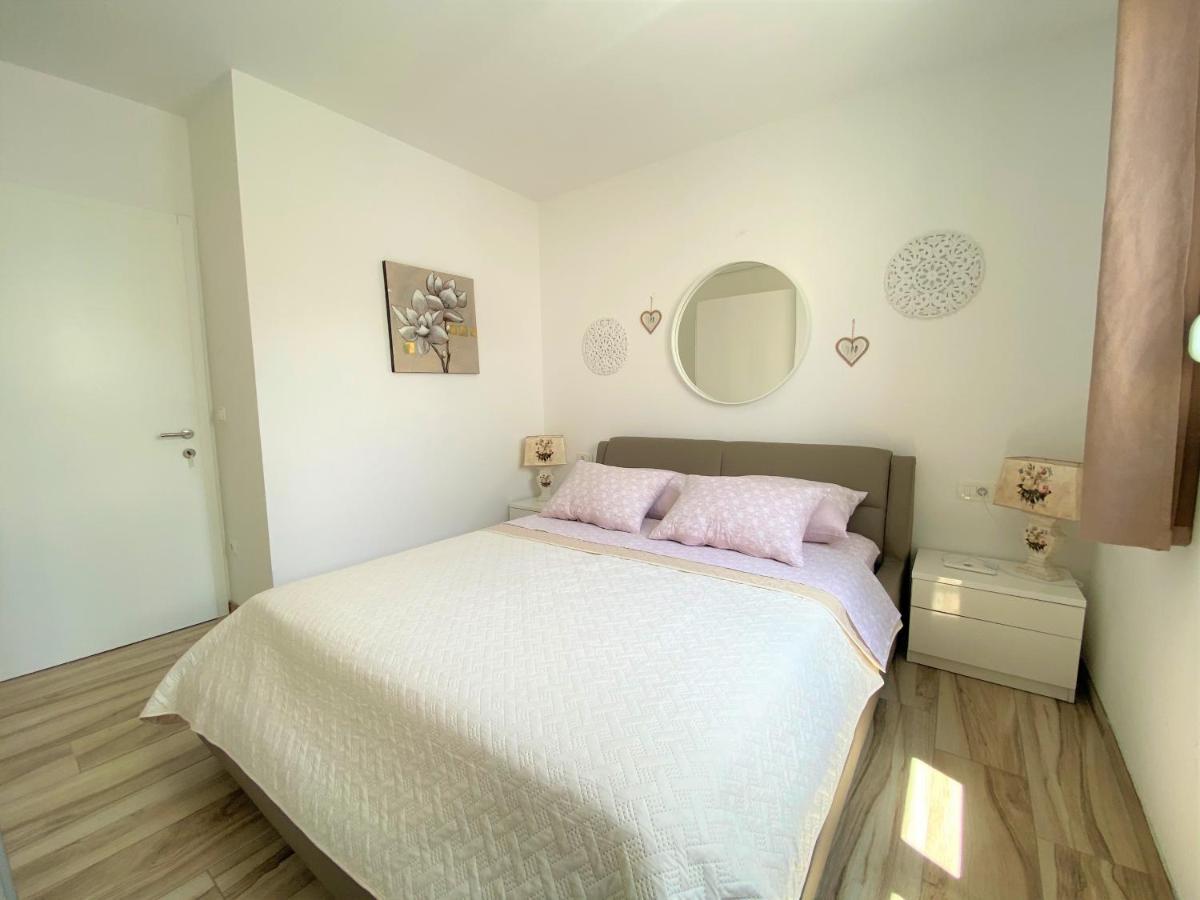 מאקרסקה Lux Apartment Sea Shell With Jacuzzi מראה חיצוני תמונה